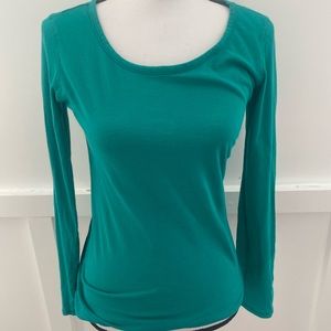 Super soft green long-sleeved tee